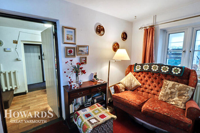 3 Bedroom Cottage For Sale In Crossways, Ormesby, NR29