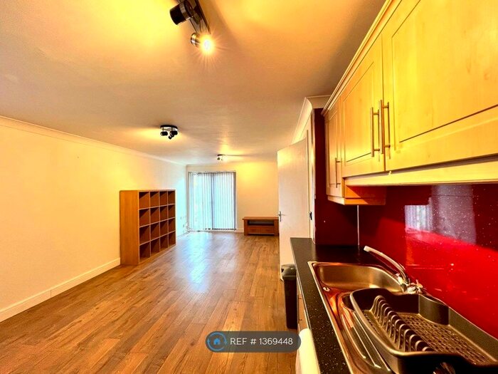 2 Bedroom Flat To Rent In Lockwood Place, London, E4