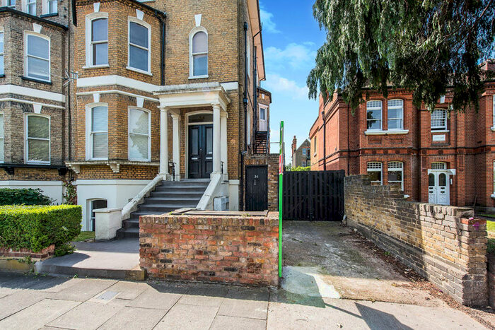 1 Bedroom Flat To Rent In Grove Road, Surbiton, Surrey, KT6