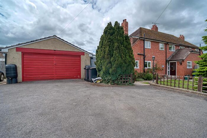 3 Bedroom Semi Detached House For Sale In Shaftesbury Road, Gillingham, SP8
