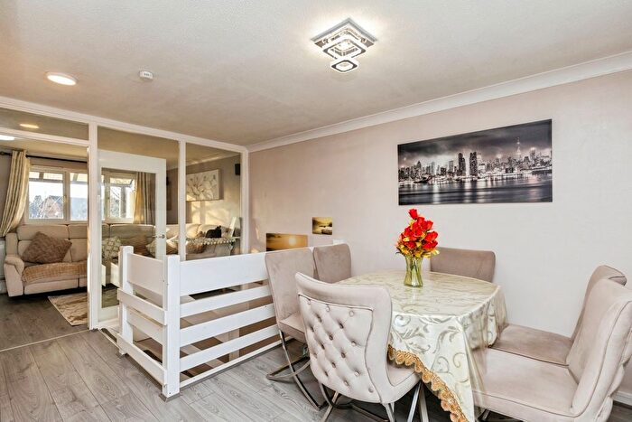 2 Bedroom Maisonette For Sale In Turnpike Place, Crawley, West Sussex, RH11