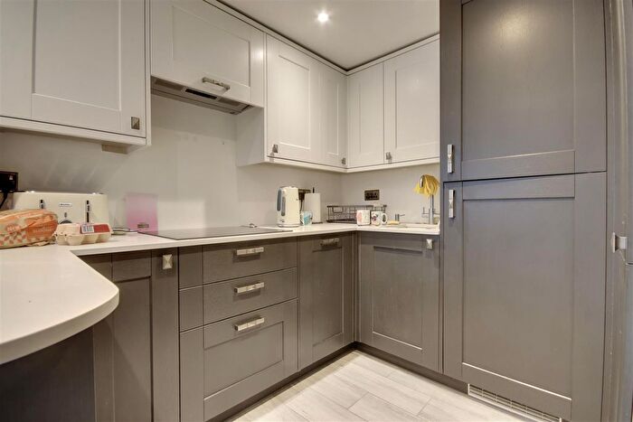 1 Bedroom Flat For Sale In Clarence Parade, Southsea, PO5
