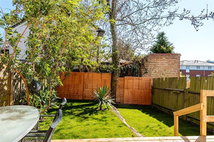 3 Bedroom Semi-Detached House To Rent In Valley Road, London, SW16
