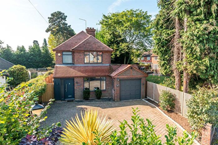 3 Bedroom Detached House To Rent In Bowes Road, Walton-On-Thames, KT12