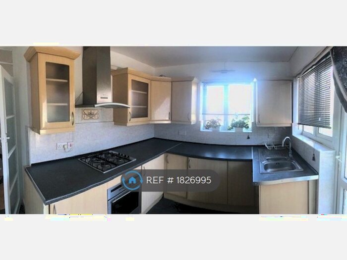 2 Bedroom Maisonette To Rent In Squires Court, London, N3