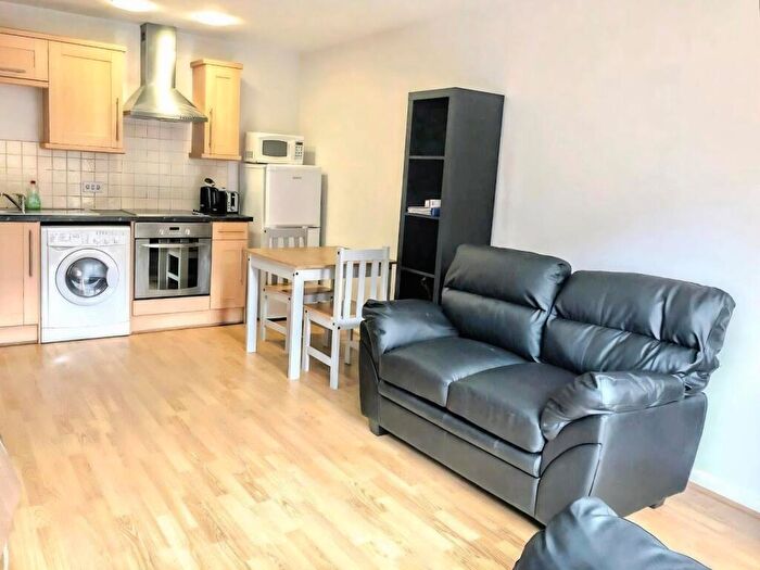 1 Bedroom Flat To Rent In Ahlux Court, Leeds, West Yorkshire, LS2
