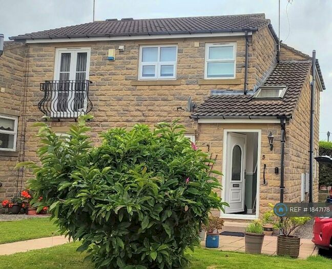 2 Bedroom Flat To Rent In Queens Drive, Pudsey, LS28