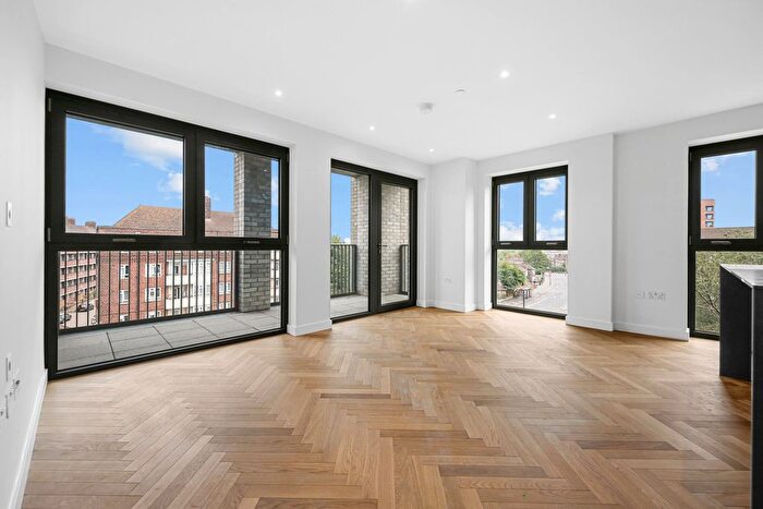 2 Bedroom Flat To Rent In Emperor Point, Woodberry Down, London, N4