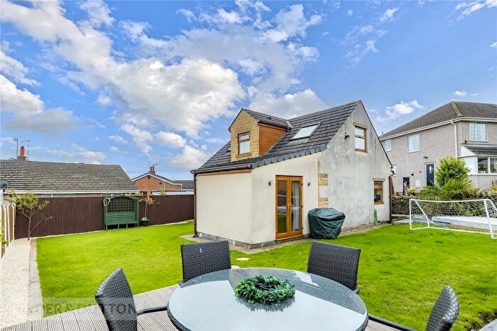 3 Bedroom Detached House For Sale In Lindrick Way, Halifax, West Yorkshire, HX2