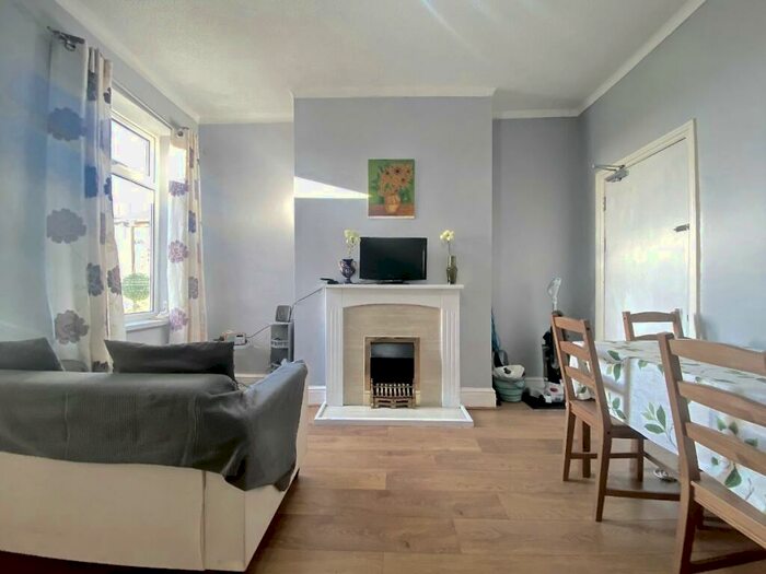 4 Bedroom Terraced House To Rent In City Road, Sheffield, S2