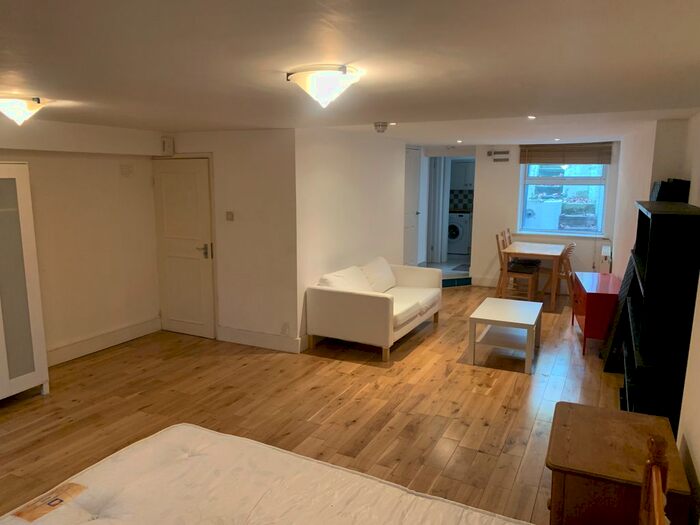 Studio To Rent In Chiswick High Road, London, W4