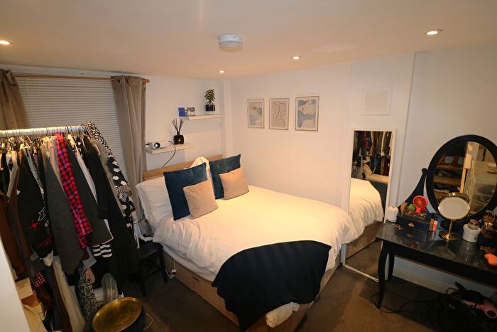 1 Bedroom Flat To Rent In Hayter Road, London, SW2