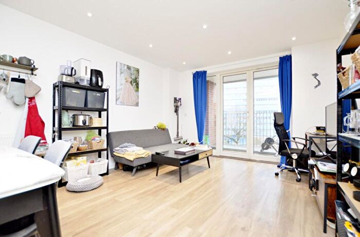 2 Bedroom Flat To Rent In Edwin Street, London, E16