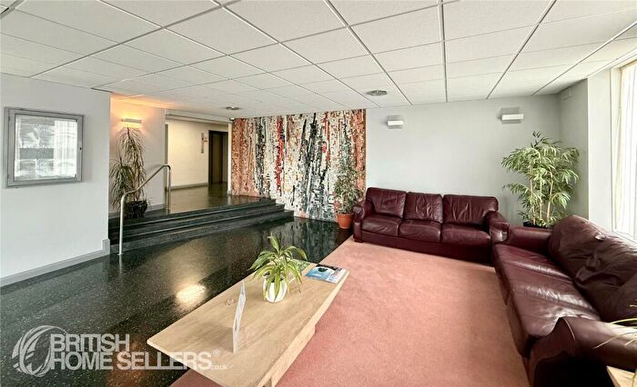 2 Bedroom Apartment For Sale In West Cliff Road, Bournemouth, Dorset, BH2