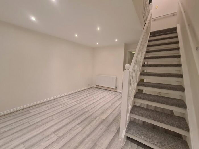 2 Bedroom Terraced House To Rent In Sweetbriar, Crowthorne, RG45