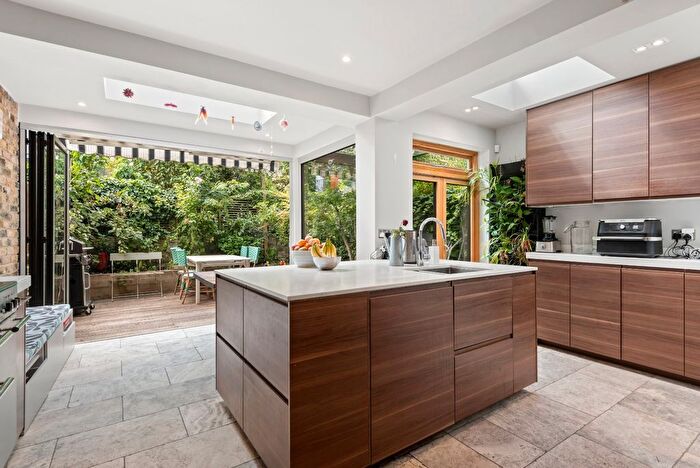 4 Bedroom Terraced House To Rent In Elfort Road, Islington, N5