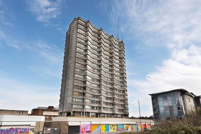2 Bedroom Flat To Rent In All Saints Avenue, Margate, Kent, CT9
