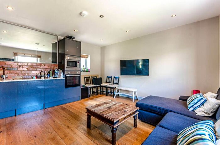 3 Bedroom Maisonette To Rent In Petherton Road, Highbury, London, N5