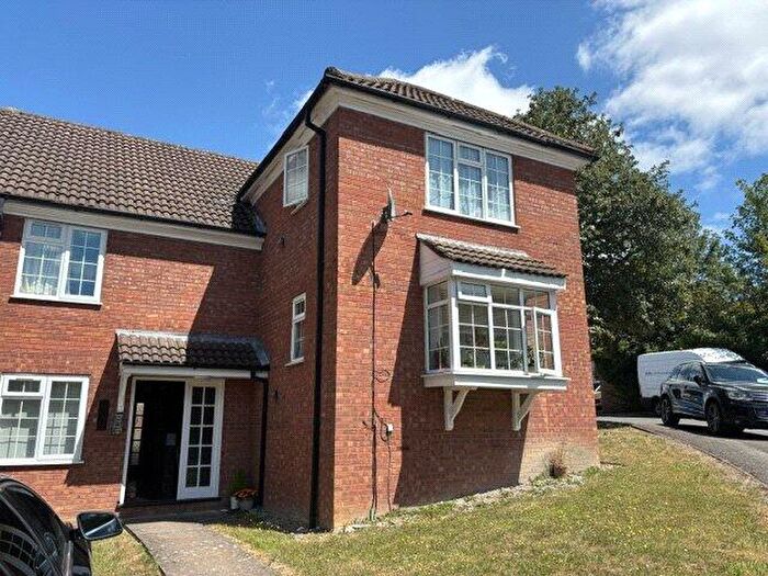 Studio To Rent In Bowmans Way, Dunstable, Bedfordshire, LU6