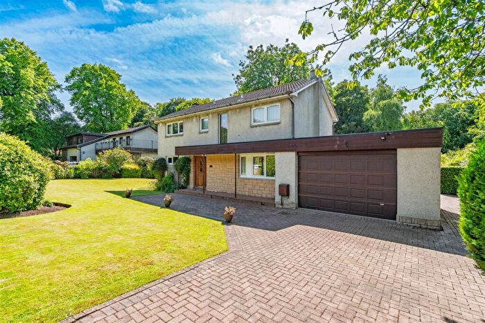 4 Bedroom Detached House For Sale In Woodlands Park, Livingston, EH54