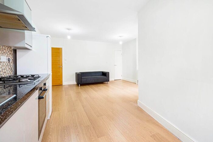 1 Bedroom Flat To Rent In Hessel Street, London, E1