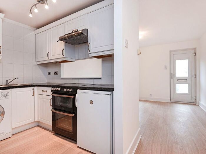 1 Bedroom Flat To Rent In Milton Close, London, SE1