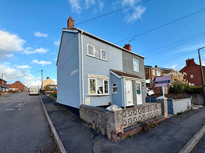 3 Bedroom Semi-Detached House For Sale In George St, Church Gresley, DE11