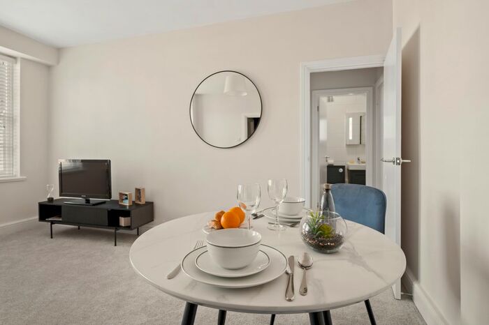 2 Bedroom Flat To Rent In Dolphin Square, London, SW1V