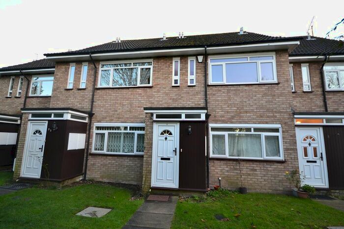 2 Bedroom Flat To Rent In St Peters Close, Bushey Heath, Bushey, Hertfordshire, WD23
