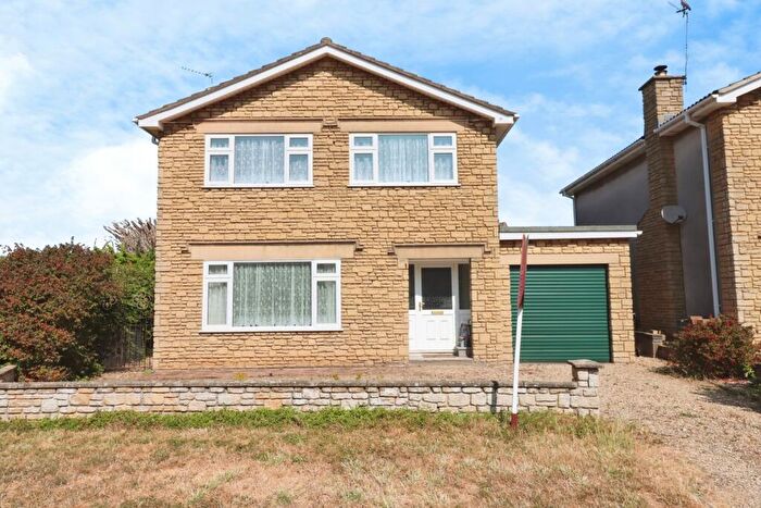 3 Bedroom Detached House For Sale In Windsor Place, Mangotsfield, Bristol, BS16