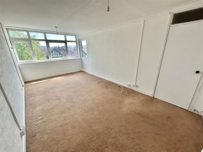 2 Bedroom Flat To Rent In Wilford Lane, West Bridgford, Nottingham, NG2