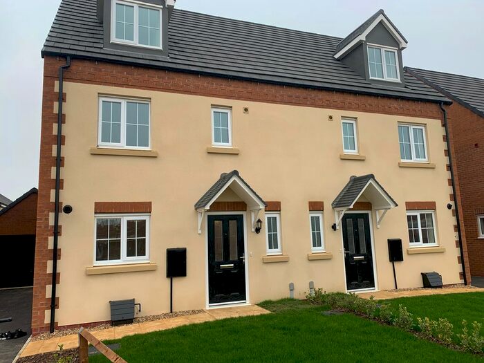 4 Bedroom Town House To Rent In Bluebell Road, Holdingham, Sleaford, NG34