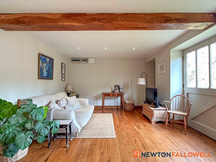 2 Bedroom Barn Conversion For Sale In Willoughby Court, Norwell, NG23