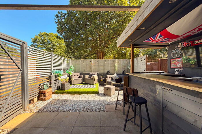 3 Bedroom Maisonette For Sale In Africa Drive, Marchwood, Southampton, SO40