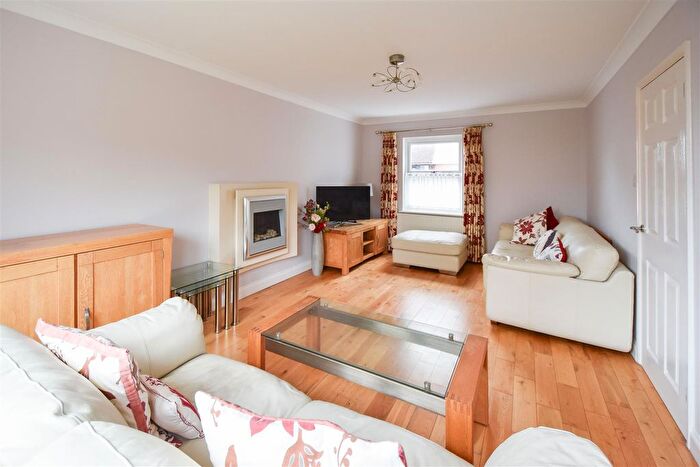 4 Bedroom Detached House For Sale In Moorescroft, Kelvedon Hatch, Brentwood, CM15