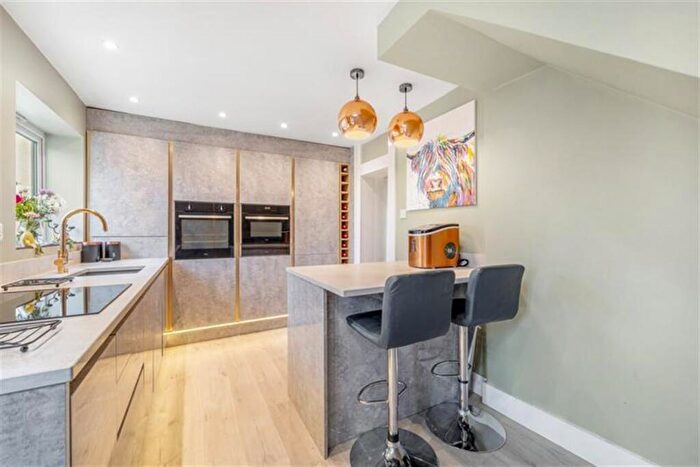 3 Bedroom Semi-Detached House For Sale In Linden Cottage, LN4