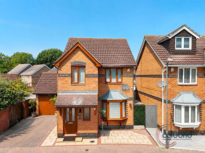 3 Bedroom Detached House For Sale In Poplar Close, South Ockendon, RM15