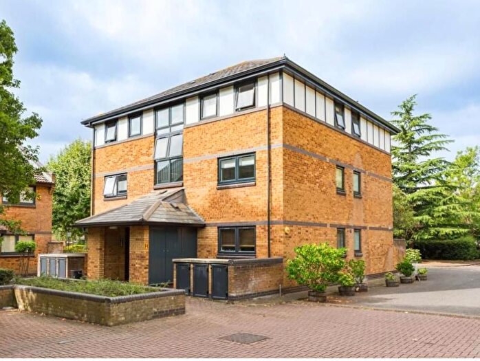 2 Bedroom Flat To Rent In Taeping Street, Isle Of Dogs, E14