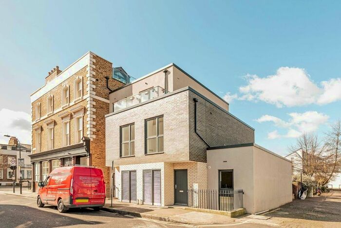 3 Bedroom Terraced House To Rent In Goldhawk Road, London, W12