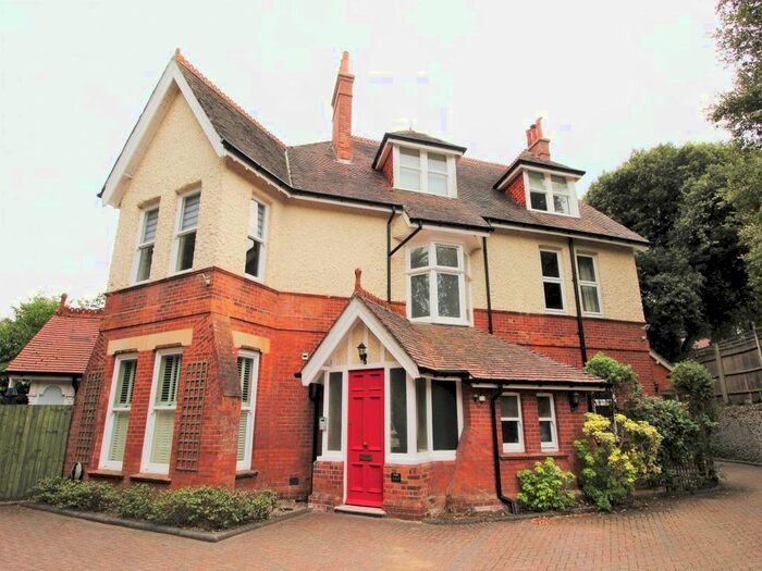2 Bedroom Flat To Rent In Mckinley Road, Westbourne, Bournemouth, BH4