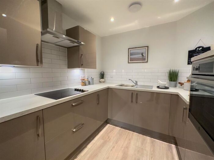 1 Bedroom Flat For Sale In Crookham Road, Fleet, GU51