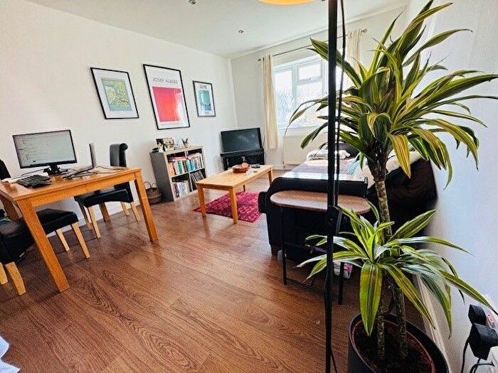 1 Bedroom Flat To Rent In Bethnal Green Road, Bethnal Green, E2
