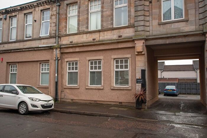 2 Bedroom Flat To Rent In Branning Court, Kirkcaldy, KY1