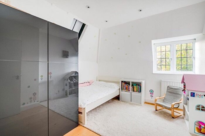 4 Bedroom Property To Rent In Raeburn Close, Hampstead Garden Suburb, NW11