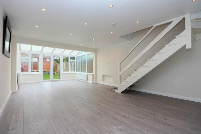 3 Bedroom Detached House To Rent In Long Green, Chigwell, IG7