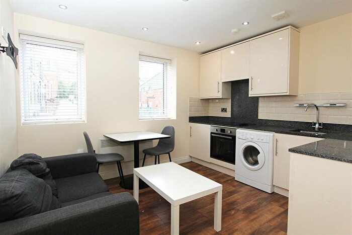 1 Bedroom Flat To Rent In Brunswick Court, Leeds, LS2