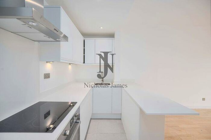 2 Bedroom Flat To Rent In St Johns Villas, Friern Barnet Road, London, N11