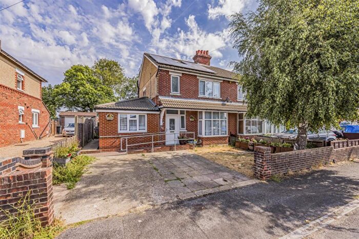 4 Bedroom Semi-Detached House For Sale In Jubilee Road, Waterlooville, PO7