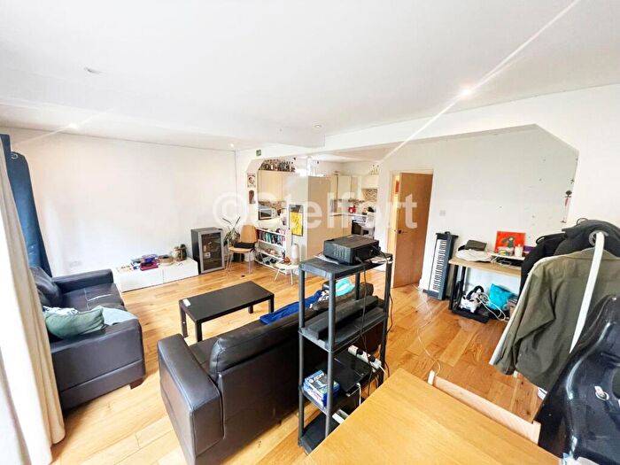 3 Bedroom Flat To Rent In Freegrove Road, London, N7