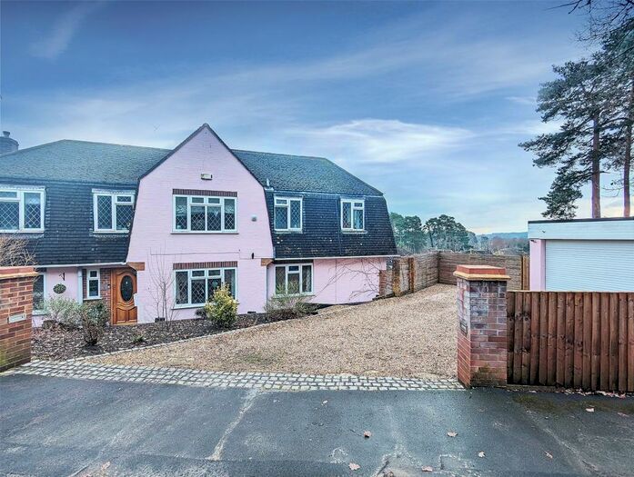 4 Bedroom Detached House For Sale In Greenways, Sandhurst, Berkshire, GU47
